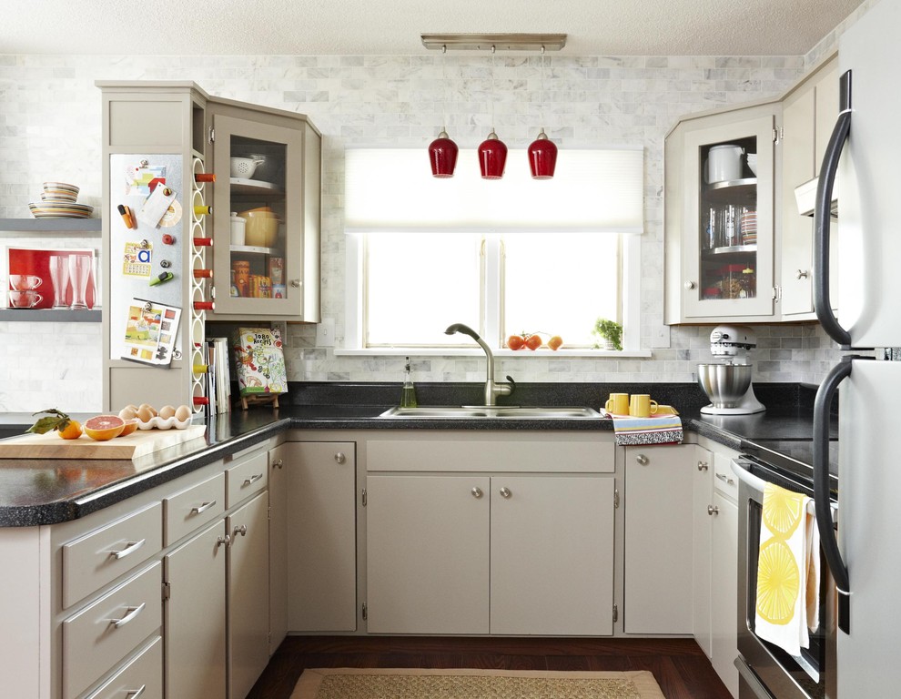 Minimalist kitchen photo in Charlotte