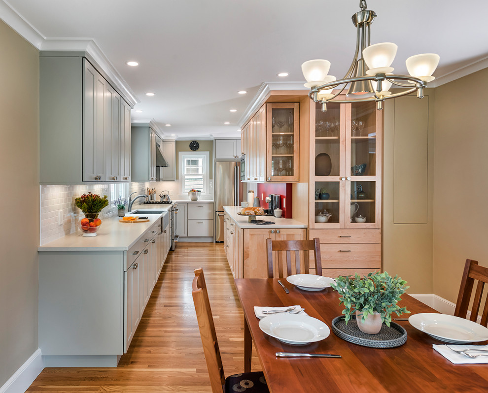 Design ideas for a classic kitchen in Boston.