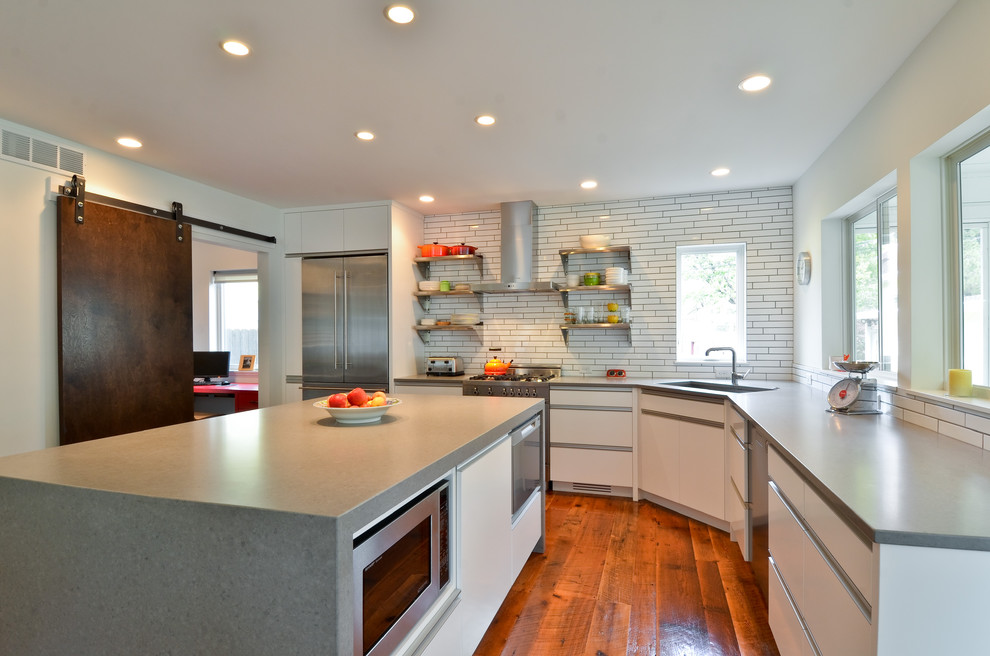 Photo of a contemporary kitchen in Minneapolis with stainless steel appliances.