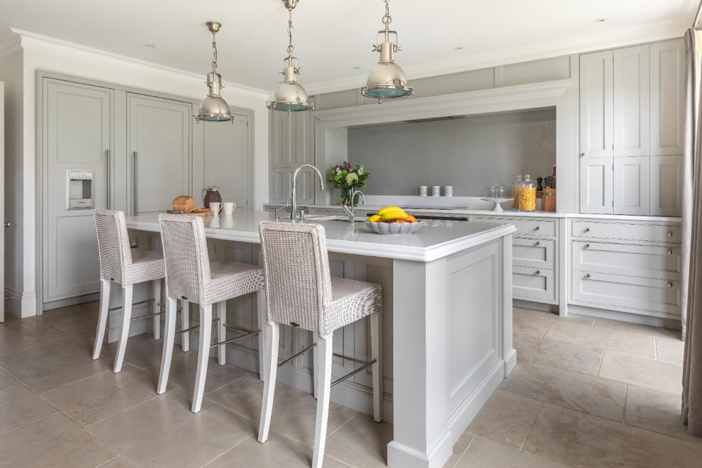 Esempio di una cucina scandinava di medie dimensioni con ante in stile shaker, top bianco, lavello sottopiano, ante grigie, paraspruzzi grigio, elettrodomestici in acciaio inossidabile e pavimento beige