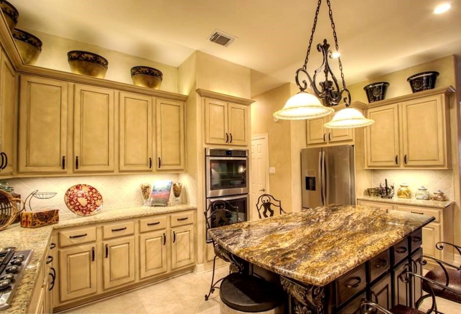 Example of an eclectic kitchen design in Houston