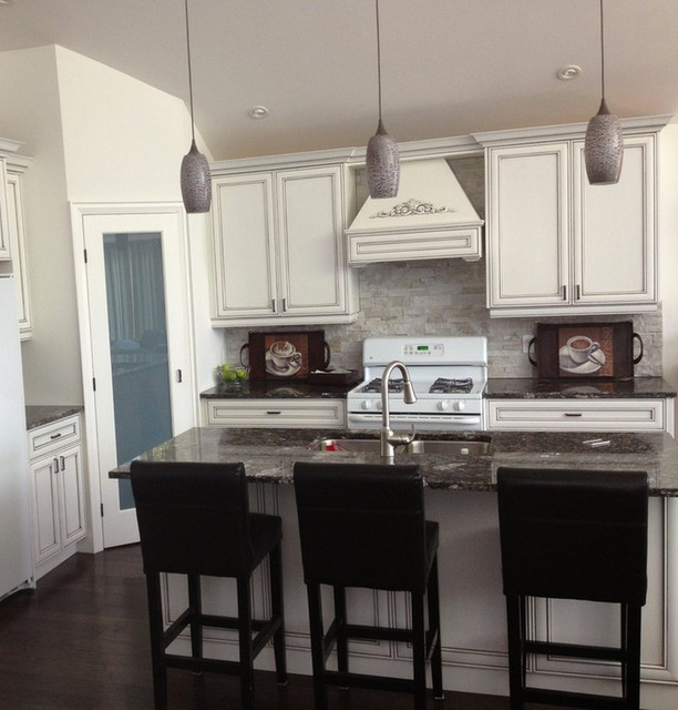 Scugog Cottage Classique Cuisine Toronto par Lev2 Modern