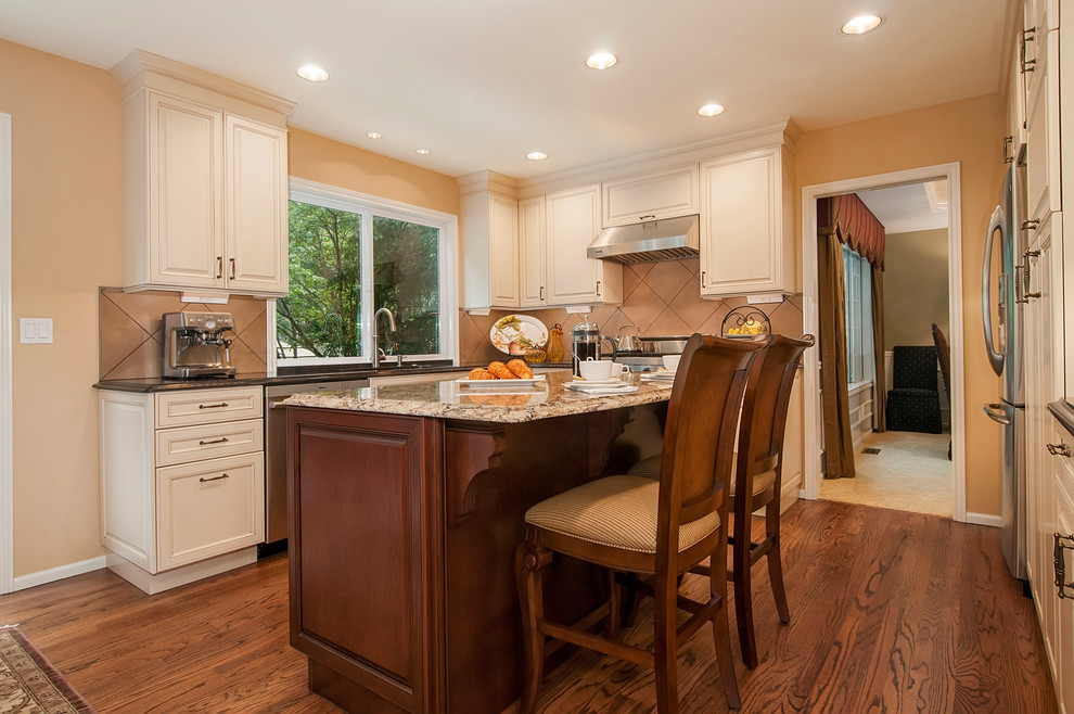 Example of a classic kitchen design in Boise
