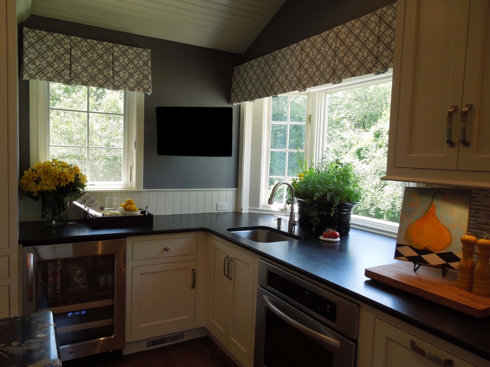 Inspiration for a timeless u-shaped eat-in kitchen remodel in Boston with an undermount sink, shaker cabinets, white cabinets, granite countertops and stainless steel appliances
