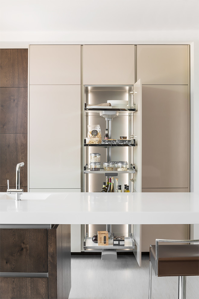 Inspiration for a modern kitchen in New York with beige splashback.