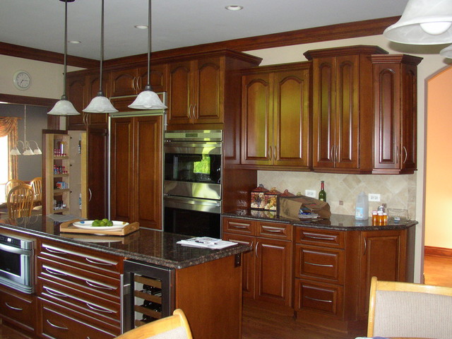 Sest - Traditional - Kitchen - Chicago - by JandB Kitchen Designs | Houzz