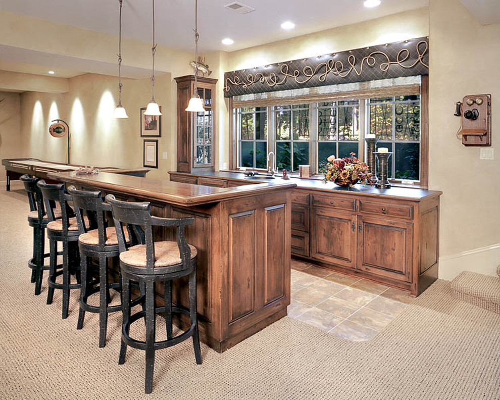 Example of a classic home bar design in Kansas City