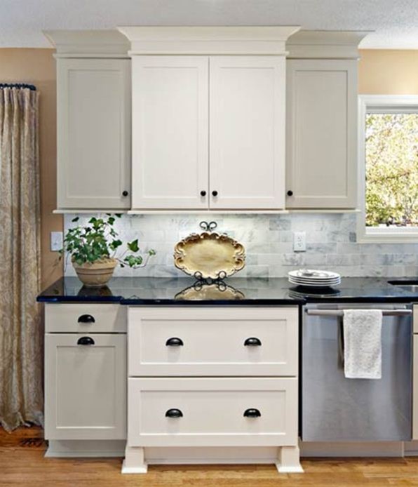 Shake Kitchen Rockford Door Style CliqStudios