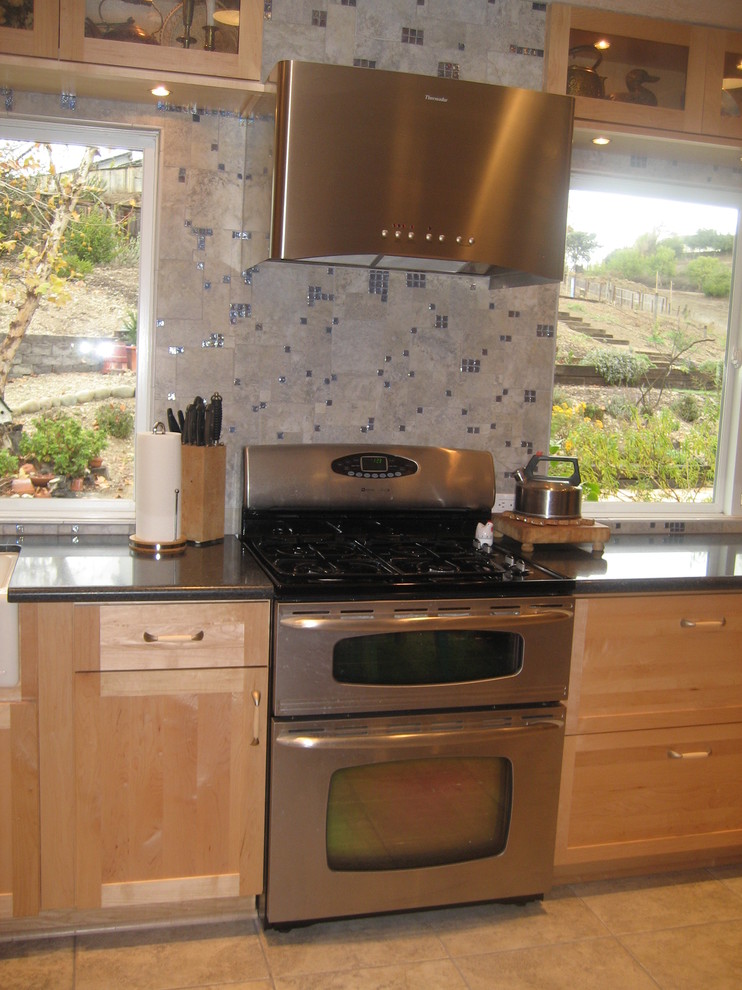Kitchen - transitional kitchen idea in Santa Barbara