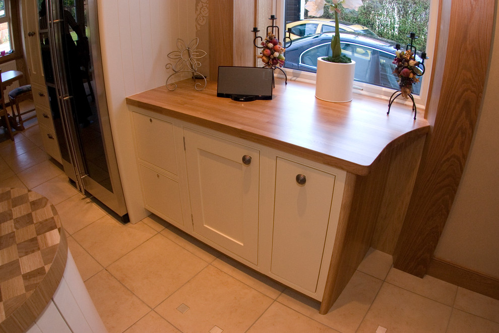 Elegant kitchen photo in Glasgow