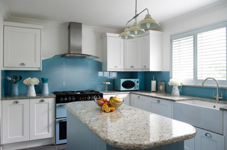 https://st.hzcdn.com/simgs/pictures/kitchens/shaker-style-kitchen-in-lulworth-blue-and-white-with-utility-room-kettle-co-kitchens-img~292143f50b0c4d5e_3-4072-1-783e669.jpg
