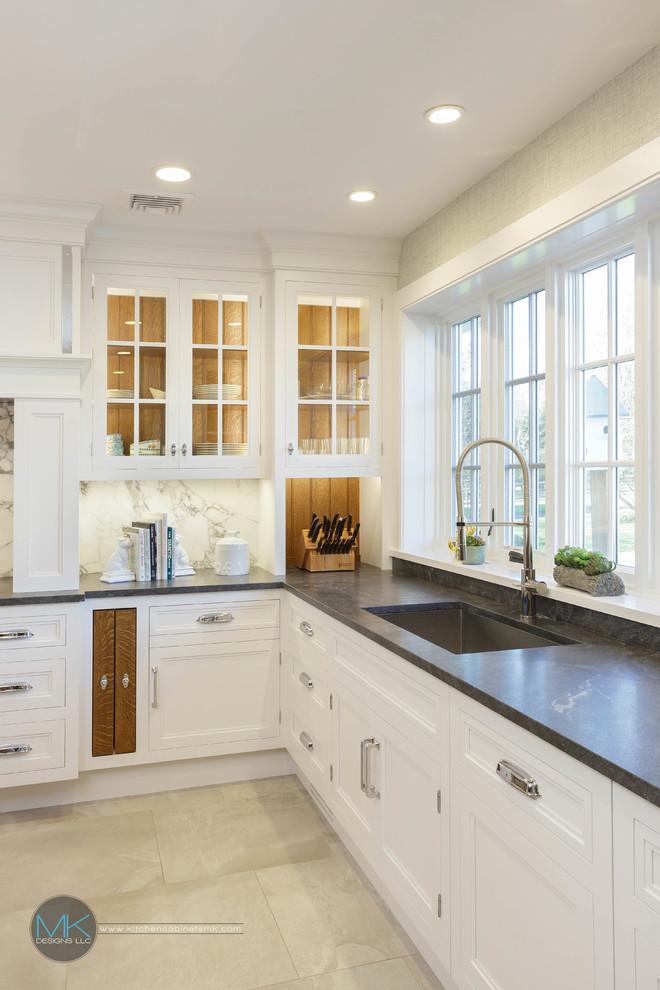 Inspiration for a large traditional kitchen in Philadelphia.