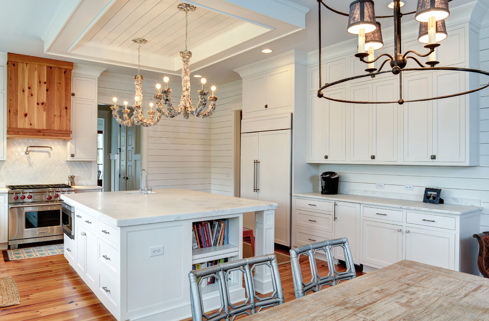 Classic u-shaped kitchen/diner in Charleston with recessed-panel cabinets, white cabinets and white splashback.