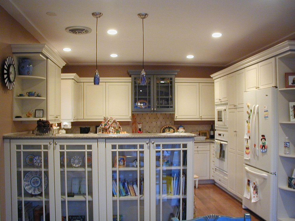 Shannon Kitchen Traditional Kitchen Chicago by Architecturally