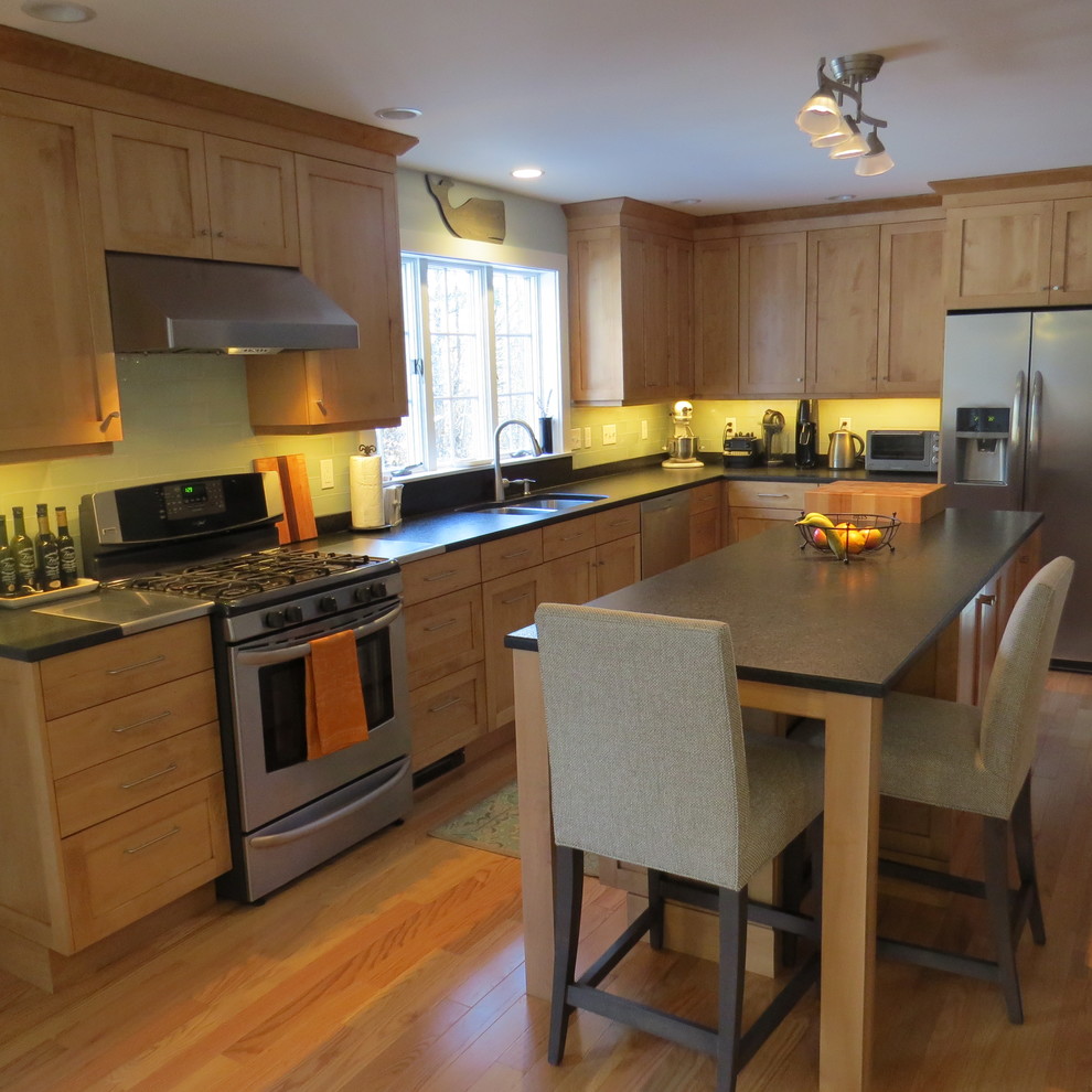 Example of a mid-sized transitional l-shaped medium tone wood floor eat-in kitchen design in Portland Maine with a double-bowl sink, shaker cabinets, medium tone wood cabinets, granite countertops, green backsplash, ceramic backsplash, stainless steel appliances and an island