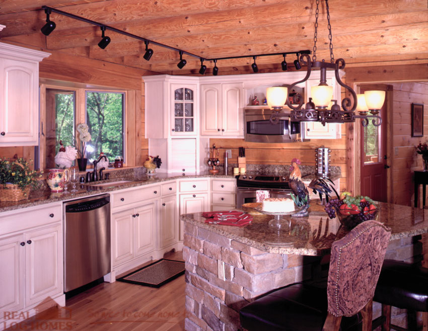 Immagine di una cucina con lavello da incasso, ante con bugna sagomata, ante bianche, elettrodomestici in acciaio inossidabile e parquet chiaro