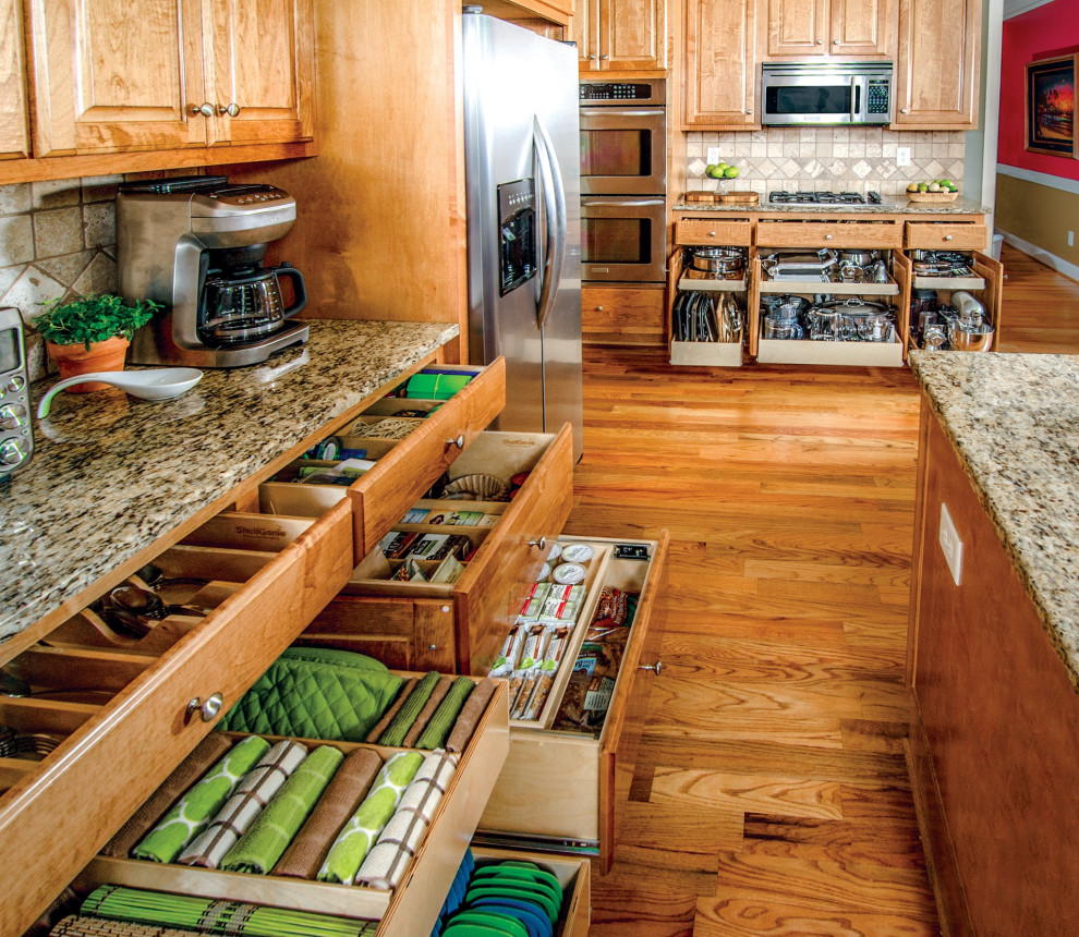Example of a mid-sized classic u-shaped dark wood floor and brown floor enclosed kitchen design in Richmond with an undermount sink, granite countertops, stainless steel appliances and multicolored countertops