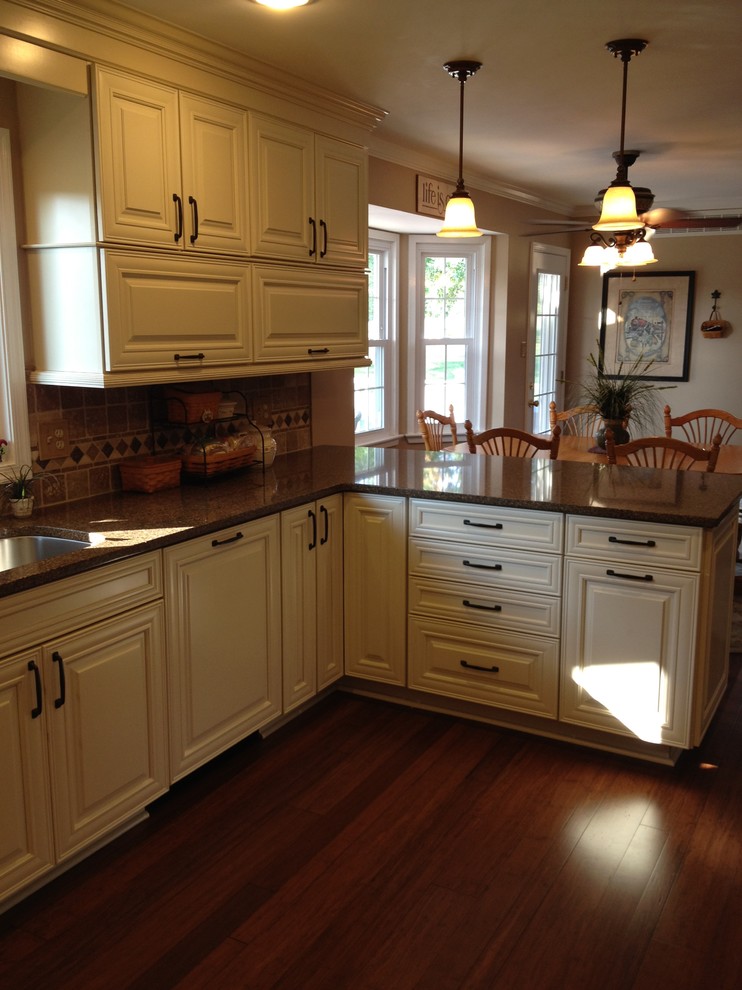 Inspiration for a timeless kitchen remodel in Philadelphia