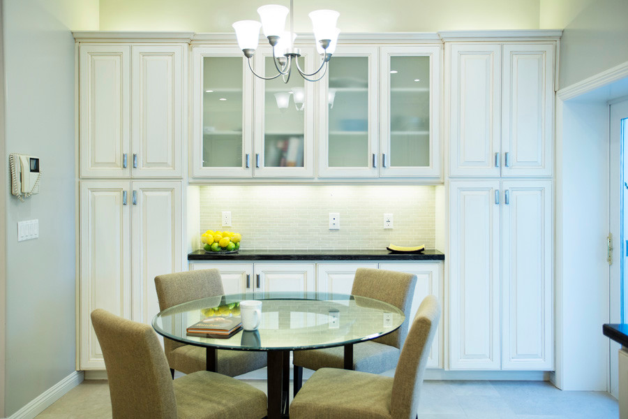 Example of a large trendy kitchen design in Los Angeles