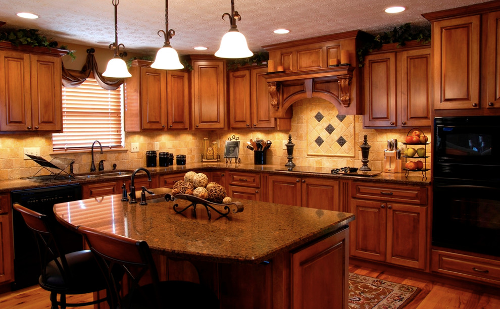 Inspiration for a timeless kitchen remodel in Orange County