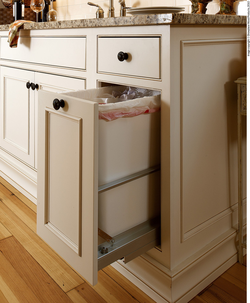 Kitchen - traditional kitchen idea in Other