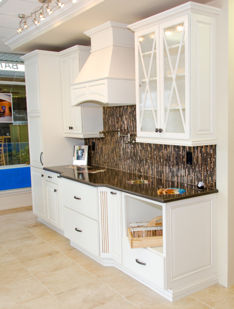 Showplace Wood Products Klassisch Küche Miami von Jorn Sales