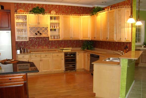 Bild på ett mellanstort vintage kök, med en dubbel diskho, skåp i ljust trä, granitbänkskiva, rött stänkskydd och rostfria vitvaror