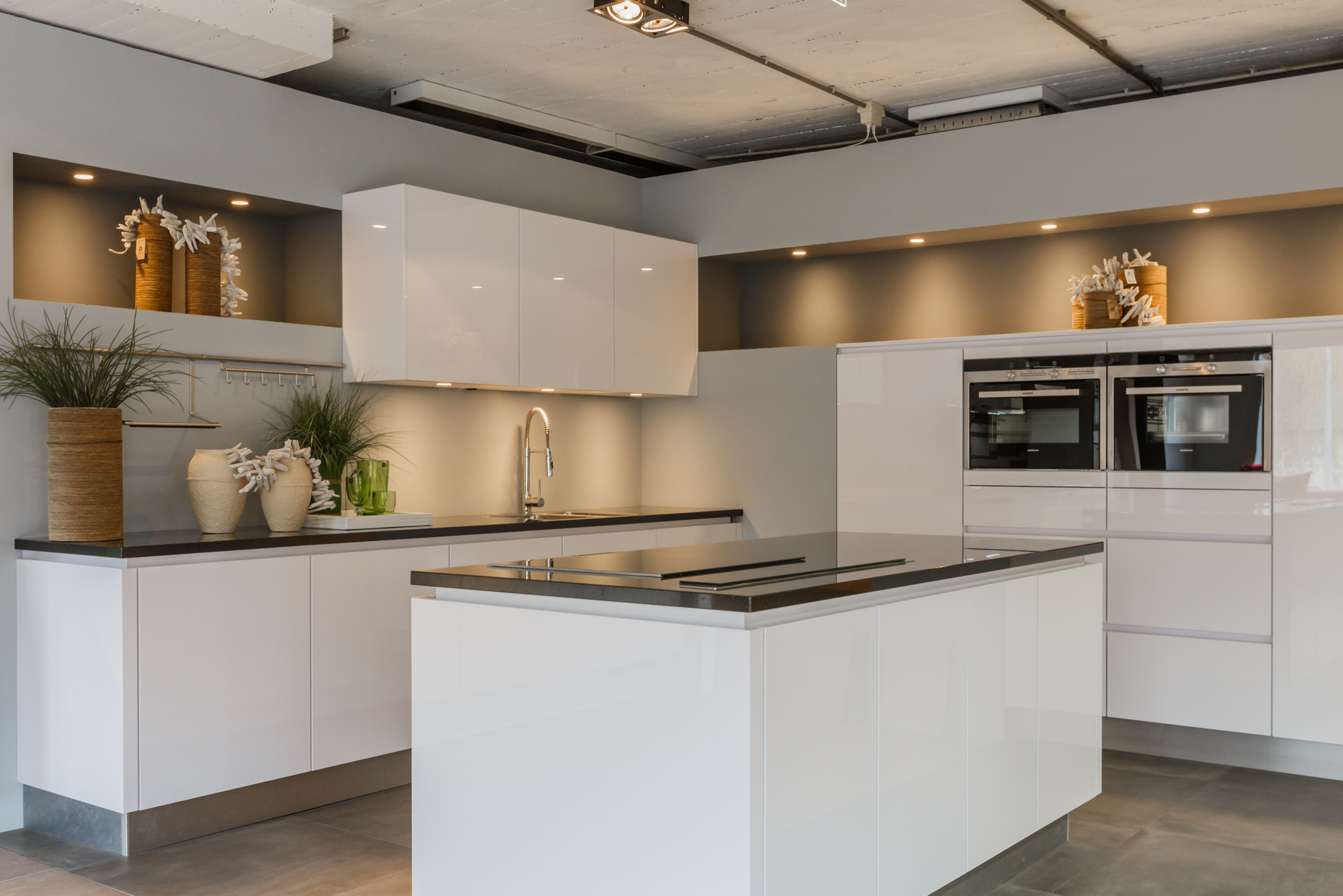 Showroom keukens - Modern - Kitchen - Amsterdam - by Keukensale Hilversum |  Houzz