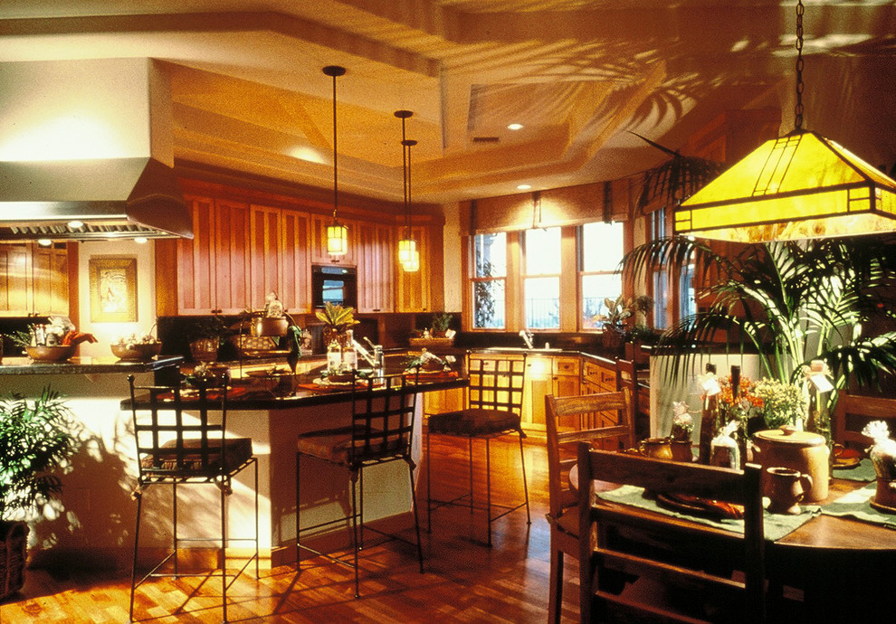 Пример оригинального дизайна: угловая кухня-гостиная в стиле кантри
