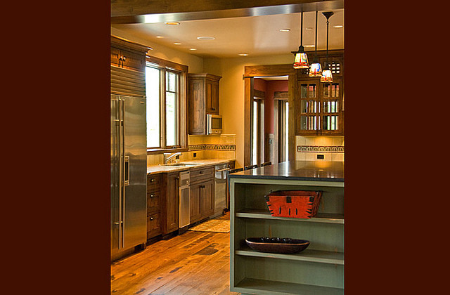 Idéer för stora, avskilda funkis l-kök, med luckor med infälld panel, blå skåp, granitbänkskiva, beige stänkskydd, stänkskydd i keramik, rostfria vitvaror, mellanmörkt trägolv och en köksö