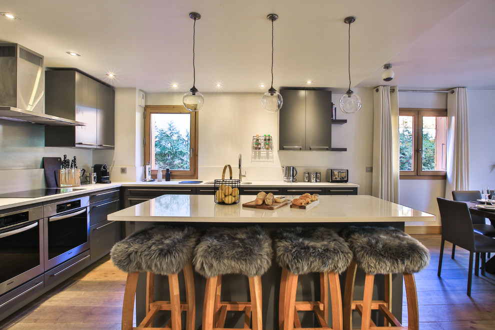 Inspiration for a medium sized contemporary open plan kitchen in Buckinghamshire.