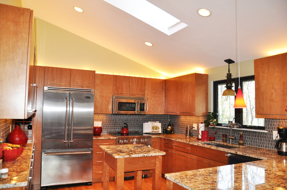 Skylights Flood This Remodeled Kitchen With Sunshine Traditional   Skylights Flood This Remodeled Kitchen With Sunshine Greene Construction Img~4c014da20fe365d1 9 8448 1 8f088c7 