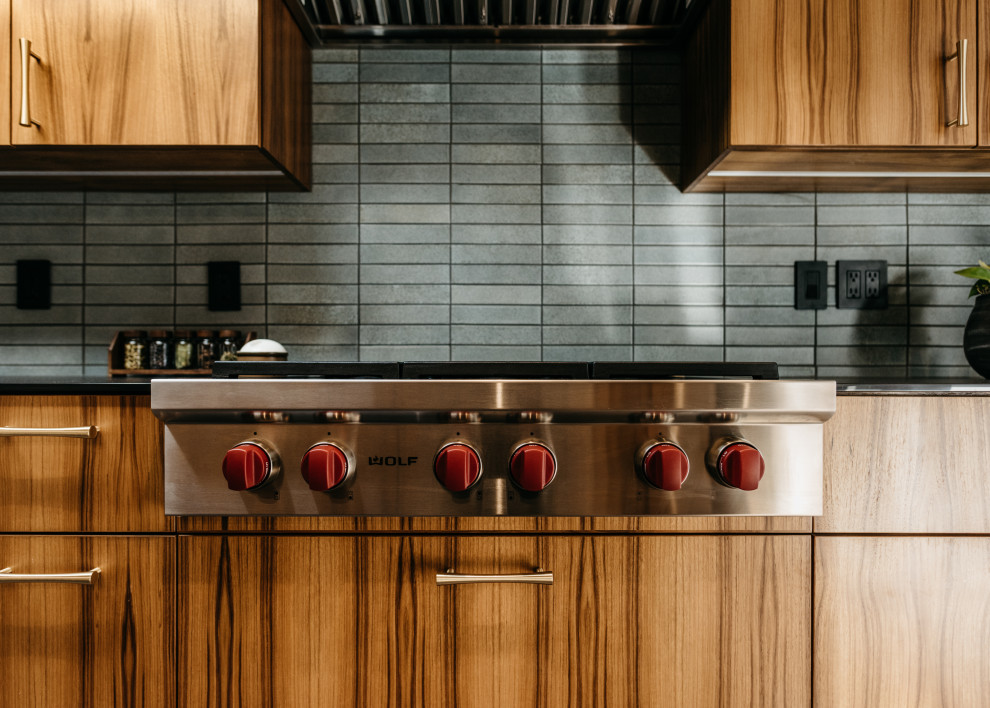 Slab Door Teak Kitchen with Stainless Steel Rangetop