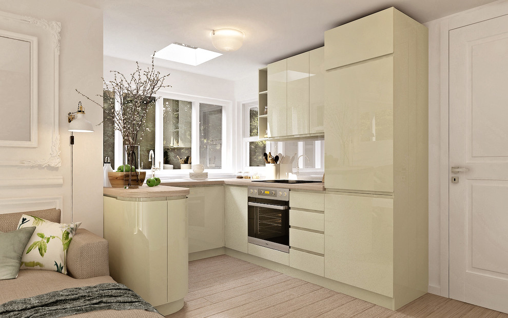 Exempel på ett litet modernt kök, med en enkel diskho, släta luckor, beige skåp, träbänkskiva, vitt stänkskydd, glaspanel som stänkskydd, rostfria vitvaror och klinkergolv i keramik