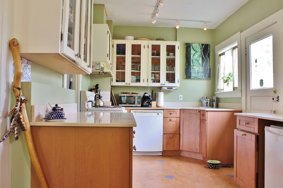 Foto di una cucina ad U american style con pavimento in linoleum