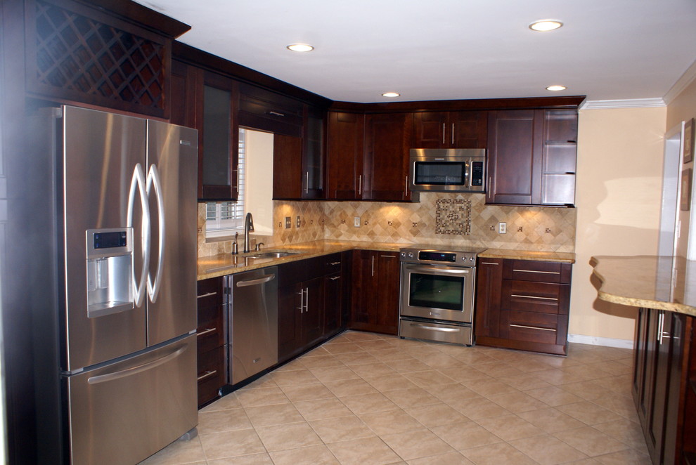 Kitchen - modern kitchen idea in Atlanta