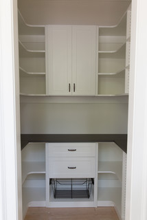 https://st.hzcdn.com/simgs/pictures/kitchens/small-pantry-atlanta-georgia-artisan-custom-closets-img~21a1e7fe07dc12e5_3-2888-1-c3a561f.jpg