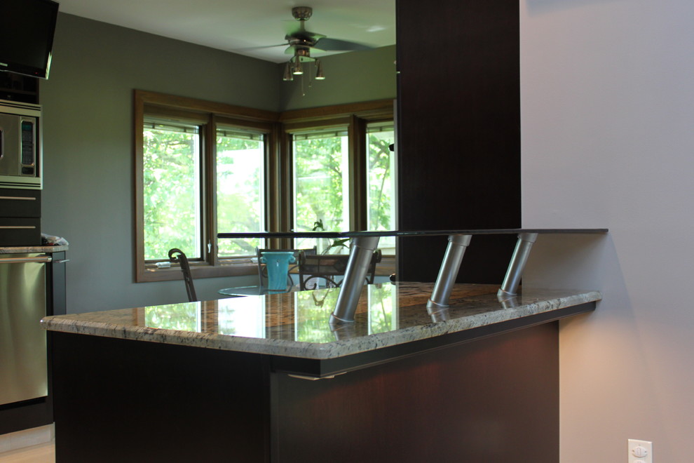 Kitchen - modern kitchen idea in Cedar Rapids
