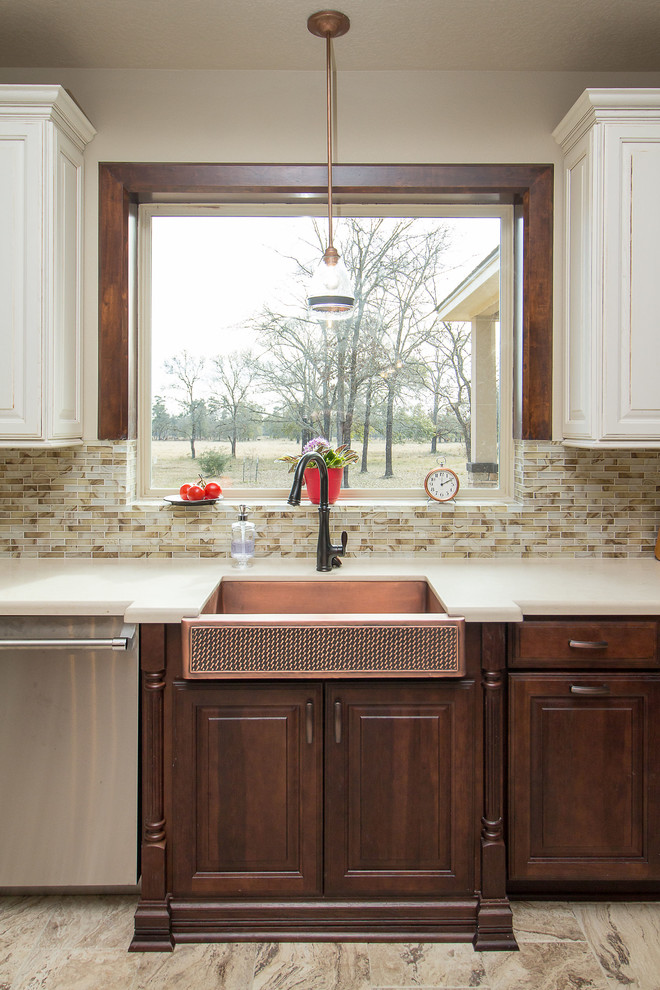 Inspiration for a classic kitchen in Houston.