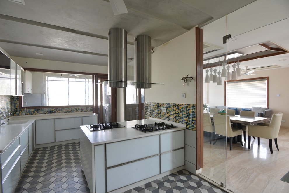 Свежая идея для дизайна: кухня среднего размера - отличное фото интерьера