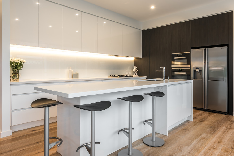 Kitchen - contemporary kitchen idea in Adelaide