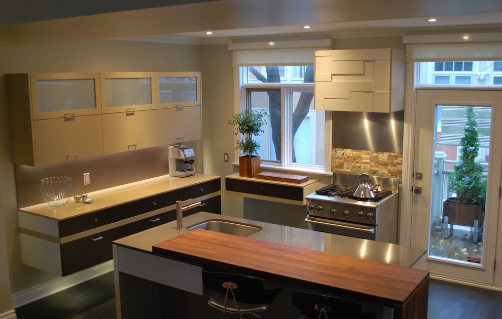 Photo of a contemporary kitchen in Ottawa.
