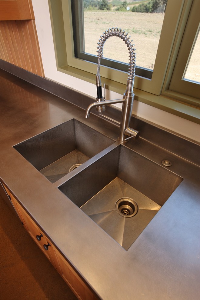 Farmhouse kitchen photo in Portland with an integrated sink