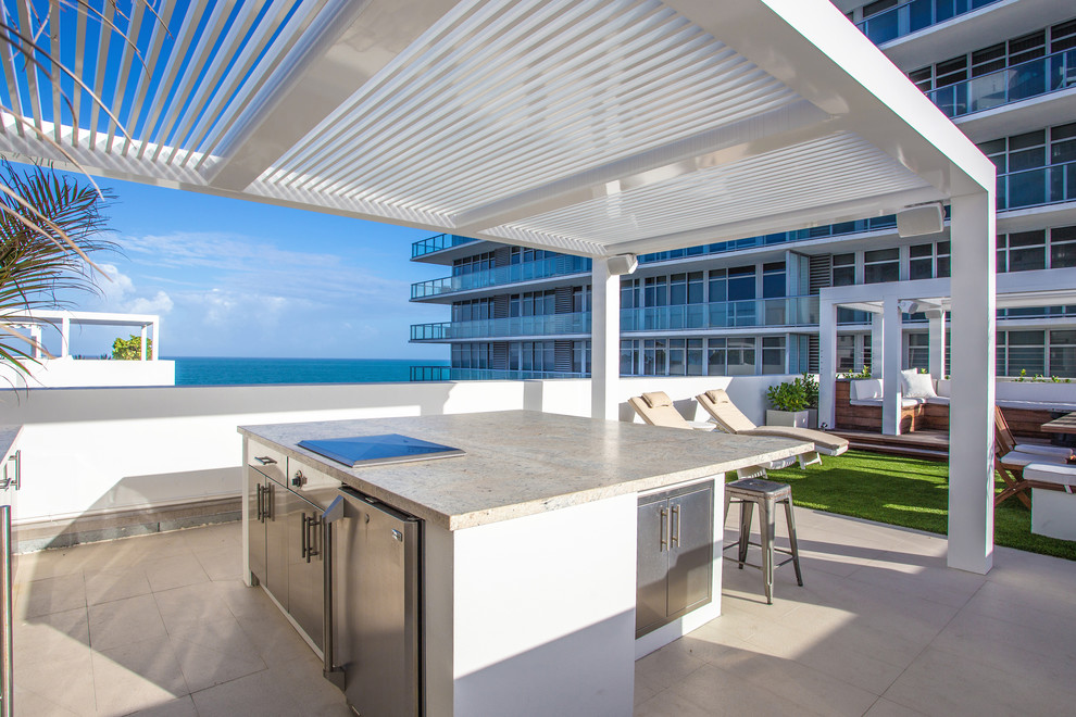 Design ideas for a medium sized modern kitchen in Miami.