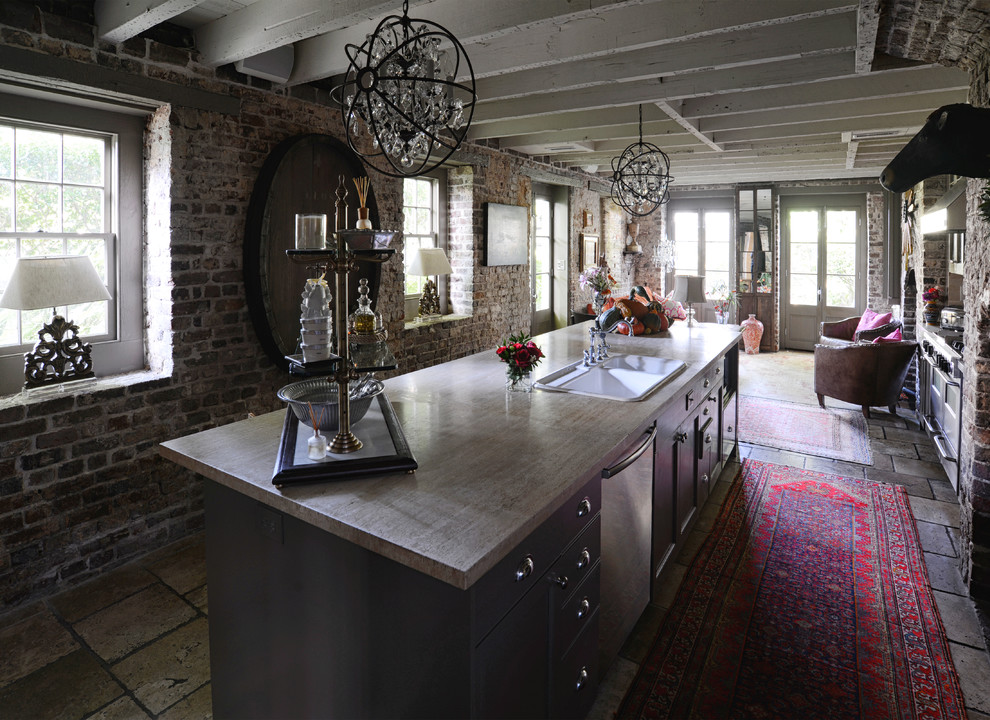 Example of an eclectic kitchen design in Charleston