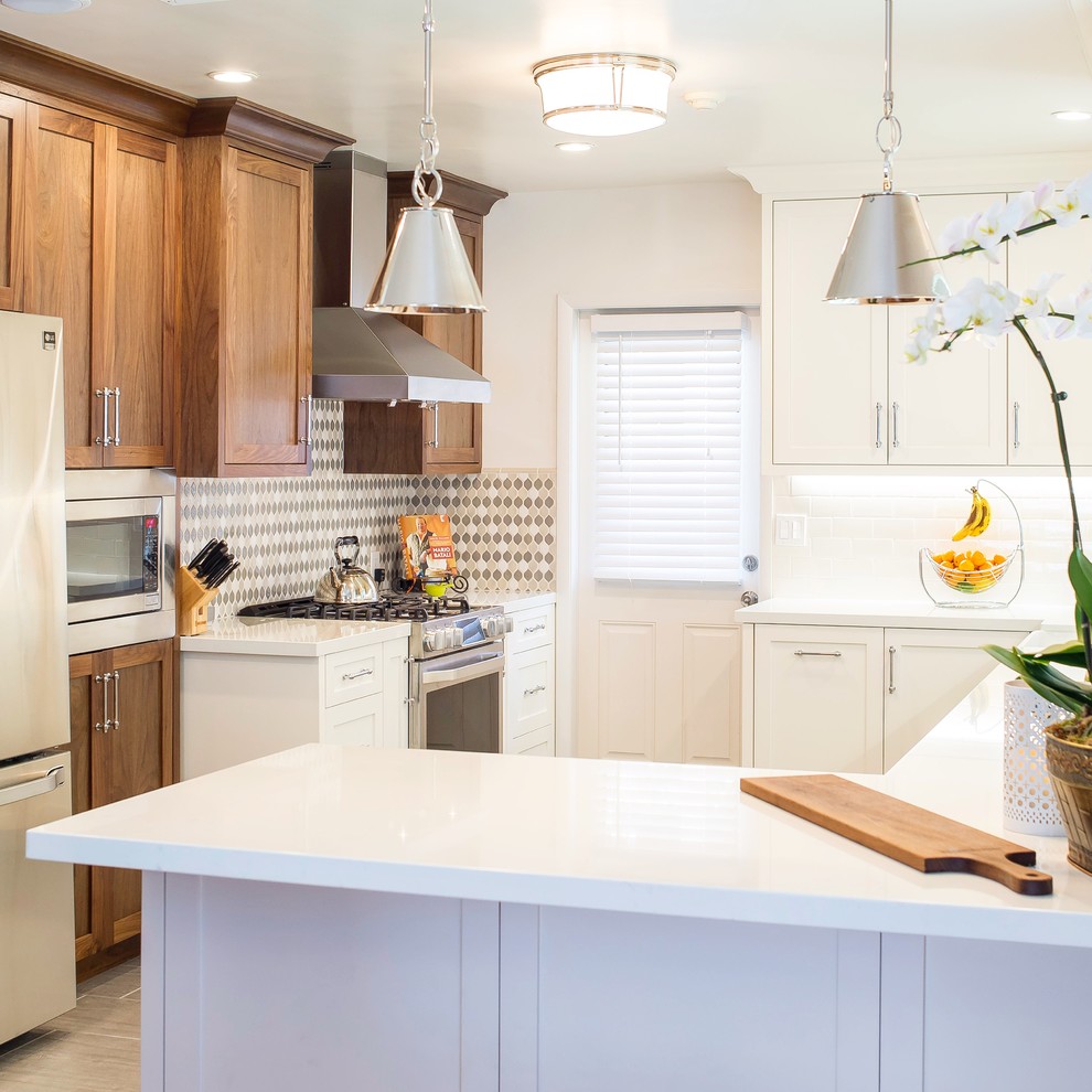 Inspiration for a transitional kitchen remodel in Los Angeles