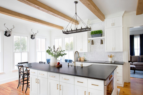 Matter countertops in black with white cabinets