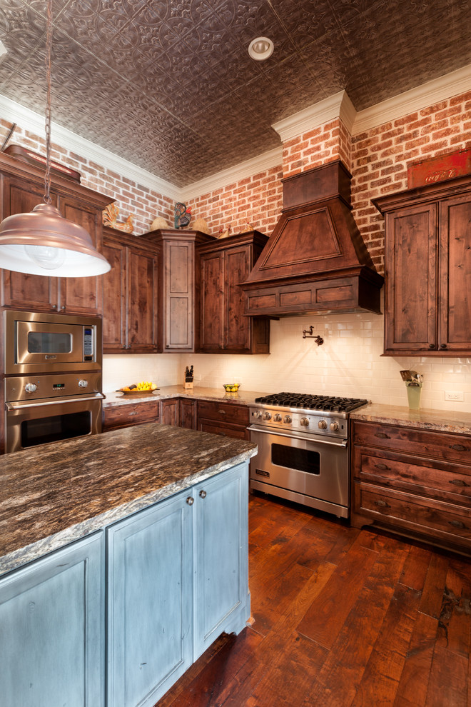 Photo of a traditional kitchen in Houston.