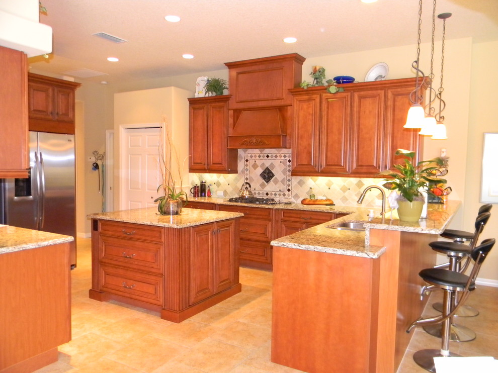 Photo of a classic kitchen in Tampa.