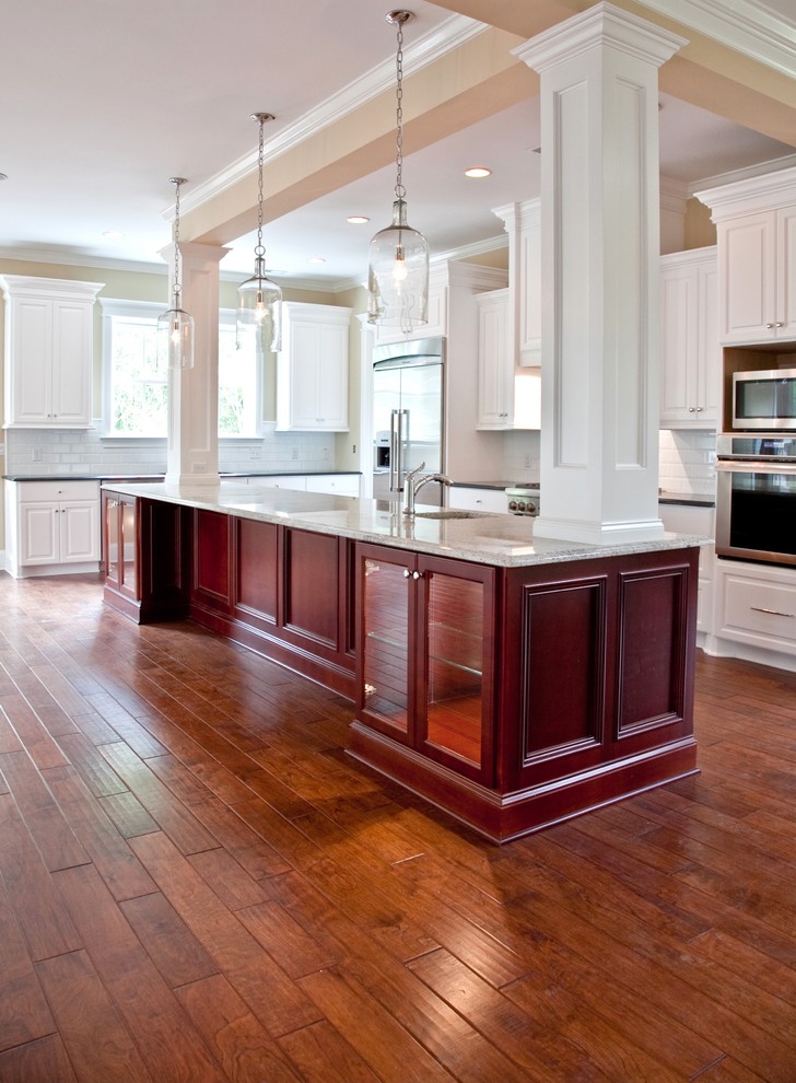 Example of a classic kitchen design in Charleston